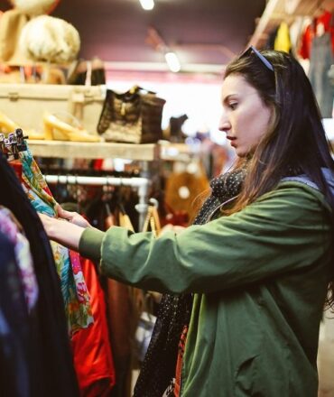 What Are The Best Places To Buy Vintage Clothes? Check Out The Details