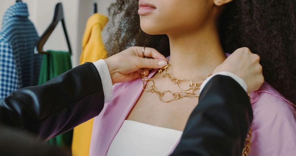 How Accessories Influence First Impressions and Personal Branding