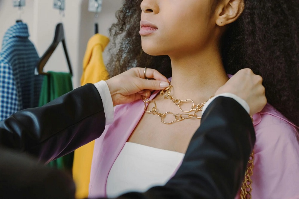 How Accessories Influence First Impressions and Personal Branding