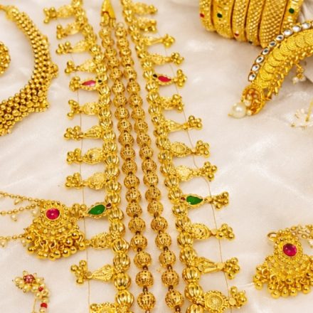 Your Wedding Style with Traditional Ear Chain and Bridal Jewellery Set